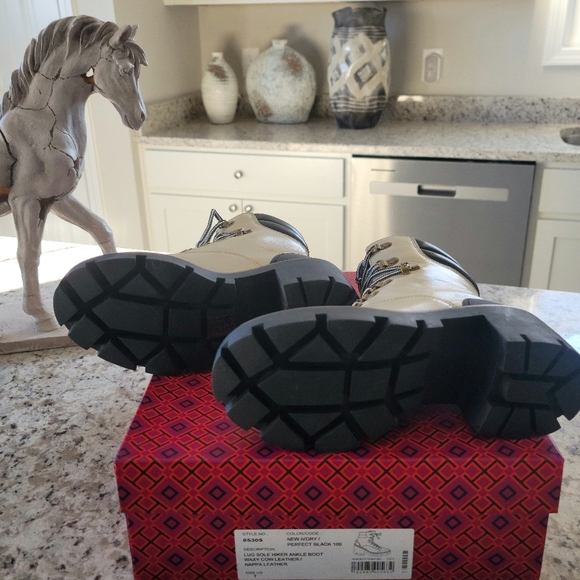 Tory burch hiker boot - Picture 2 of 3